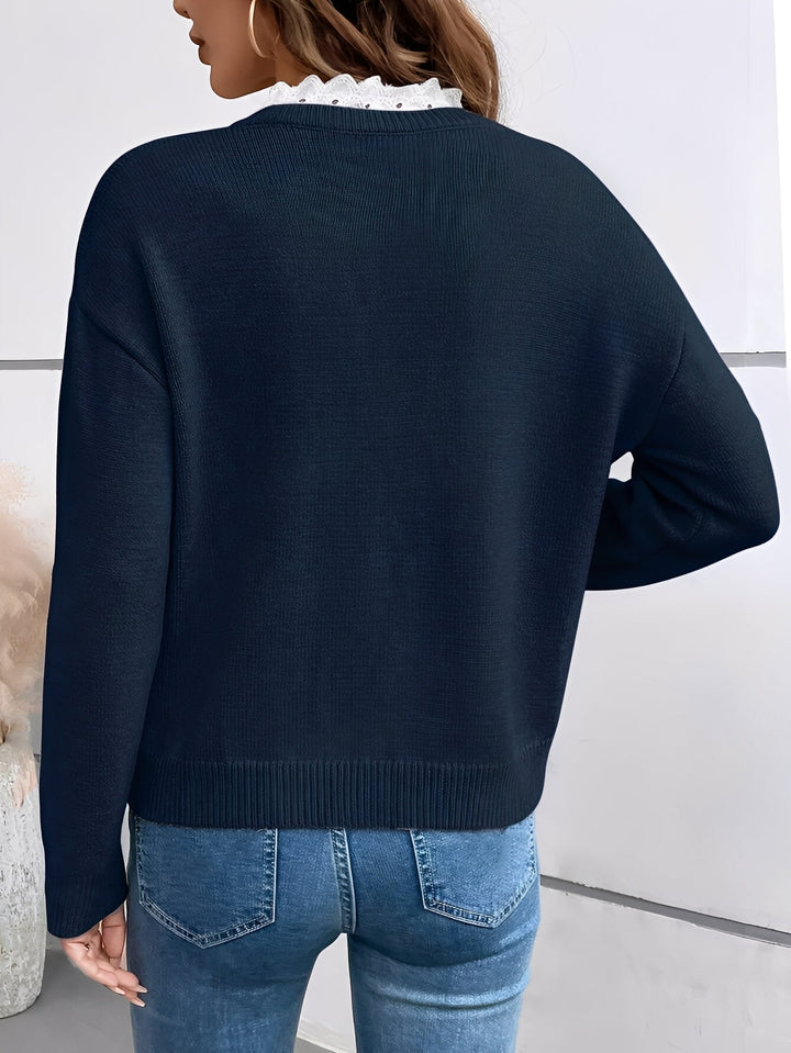 Blouse femme Antonella féminine avec col en dentelle et tissu doux, look chic et décontracté pour toutes occasions.