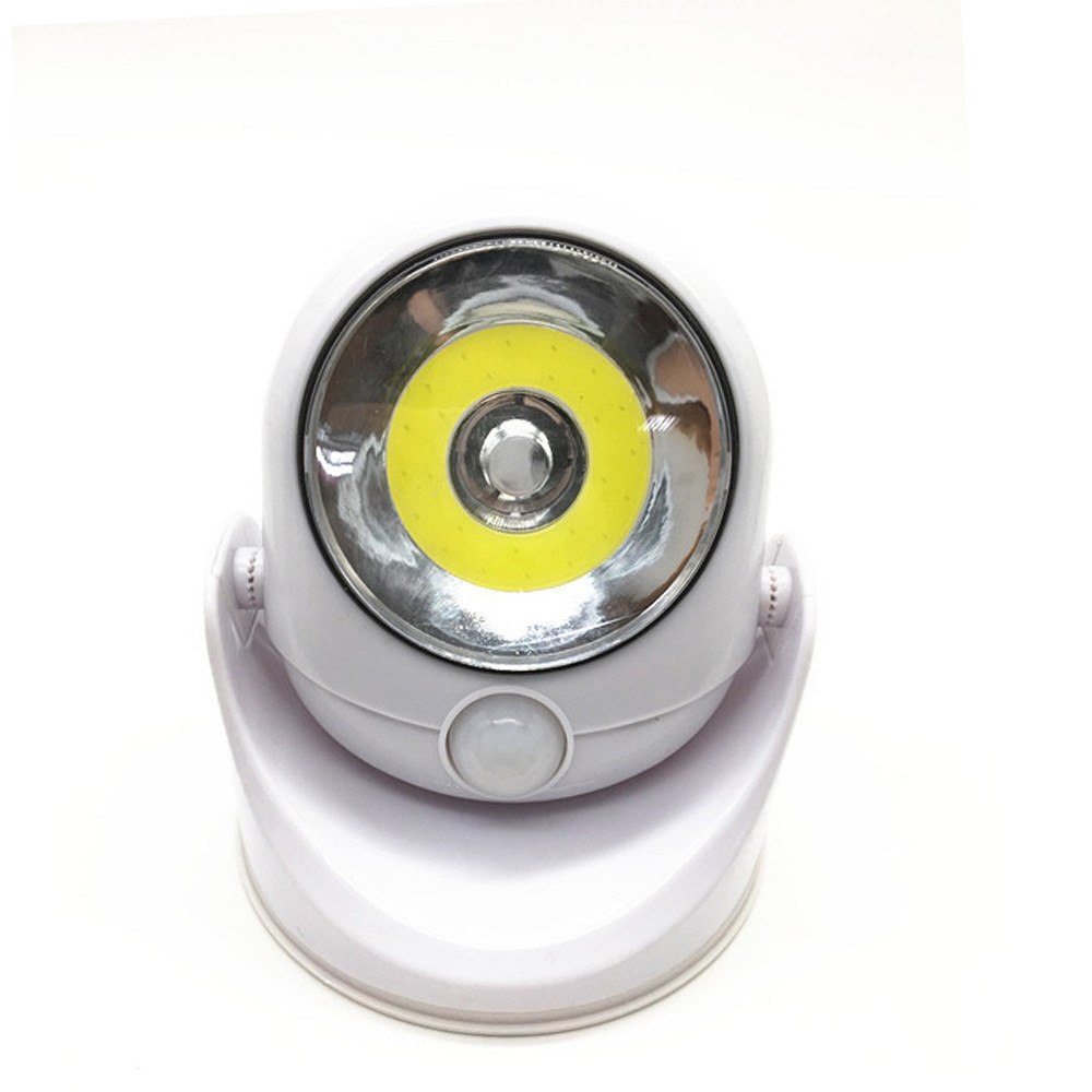 Lampe LED moderne avec capteur de mouvement, parfaite pour éclairage de sécurité entrée, jardin ou garage.