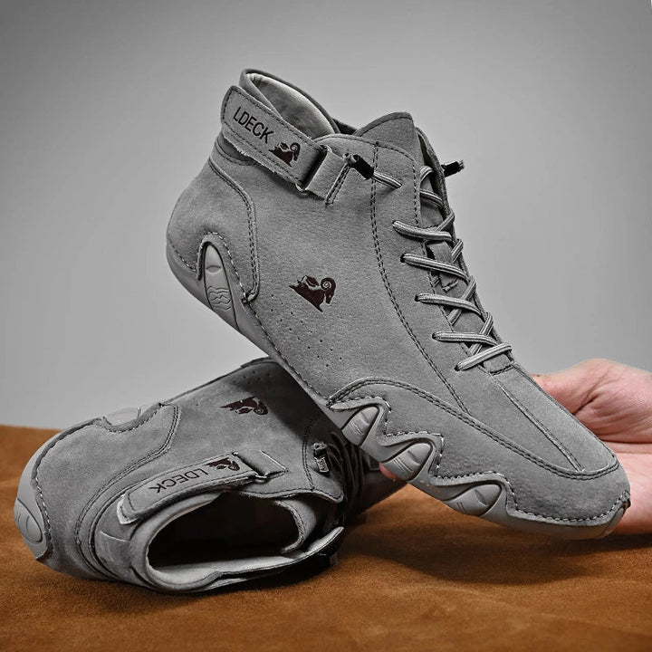 Chaussures unisexes en cuir, respirantes et orthopédiques, assurant un confort quotidien et soutien.