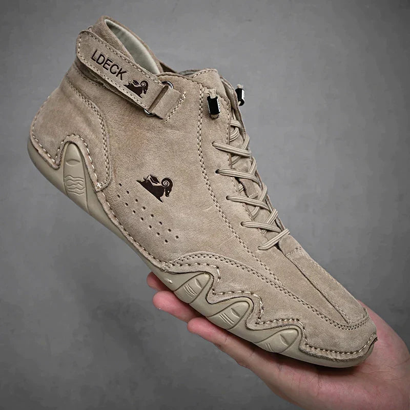 Chaussures orthopédiques en cuir, durables et élégantes, conçues pour le confort de marche quotidien.