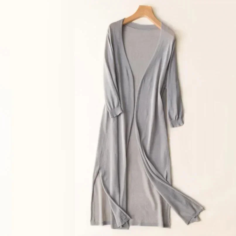Cardigan long pour femme, matière respirante, confort aérien, ajoute une touche d'élégance.