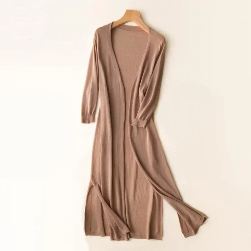 Superposition chic avec ce gilet long femme, vêtement léger et moderne, pour un look tendance.