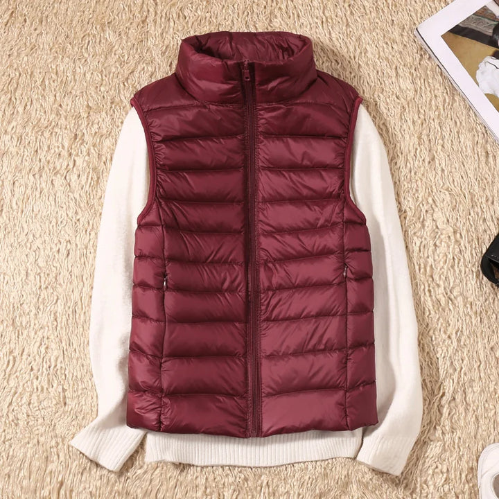 Doudoune sans manches Lara femme, légère & chaude pour mi-saison, coupe ajustée, style chic.