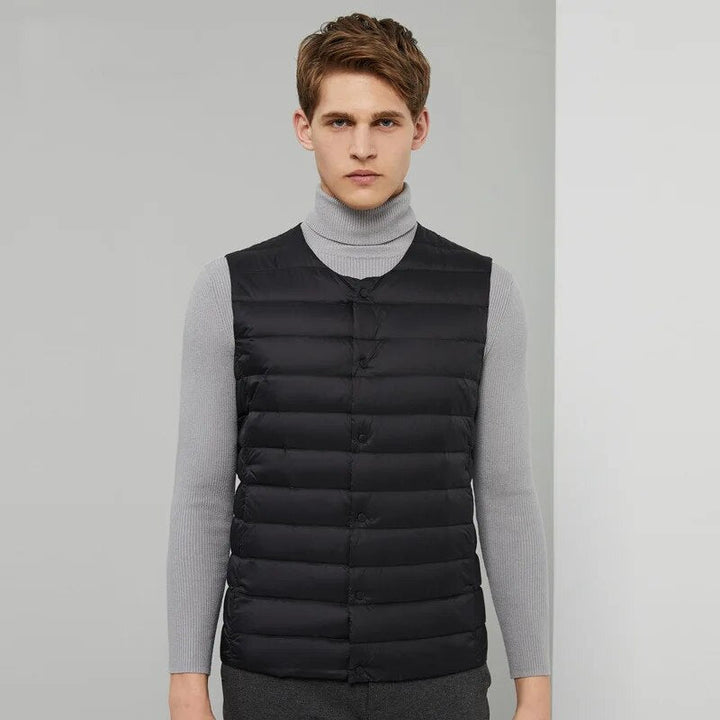 Modèle Laurent : Gilet en duvet ultraléger pour homme. Vêtement polyvalent pour temps frais.