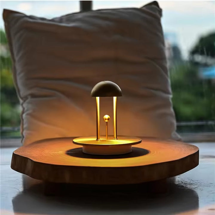 Lampe de table LED sans fil dimmable, design moderne, contrôle tactile intuitif pour bureau ou chambre.