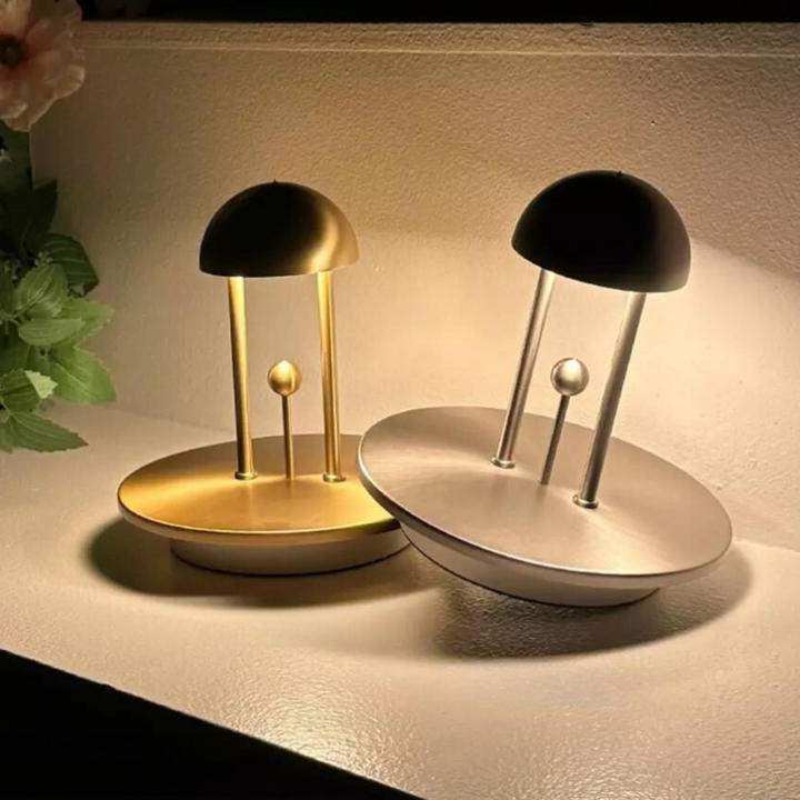 Lampe de table design moderne sans fil, finition argent, éclairage LED ajustable pour chambre.