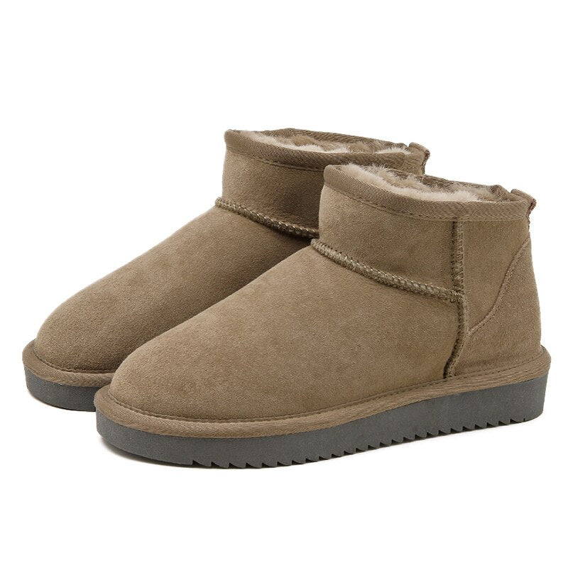 Bottes Sire femme, polyvalentes et élégantes. Parfaites pour compléter toute tenue de mode hiver et garder les pieds au chaud.