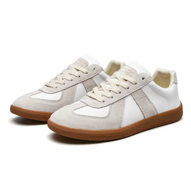 Chaussures baskets rétro avec semelle épaisse, offrant un confort optimal et un style décontracté unisexe moderne.