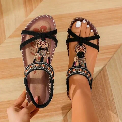 Chaussures été femme style ethnique avec semelle plate, parfaites pour festival ou vacances, très confortables.