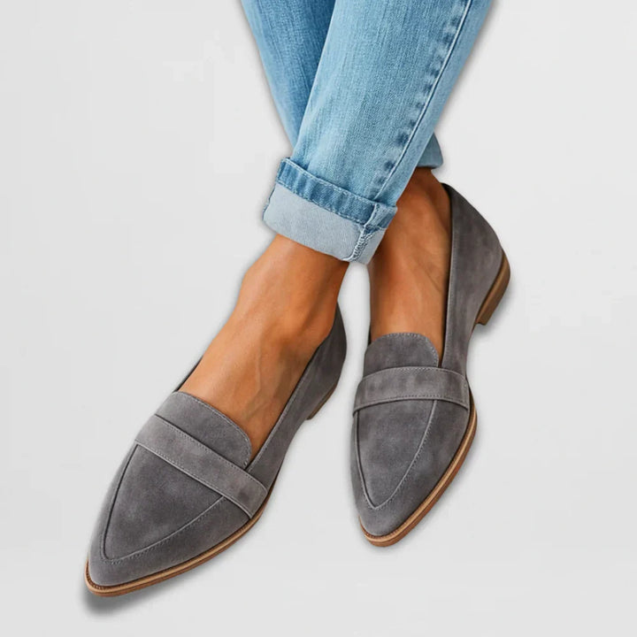 Mocassins femme élégants Nora à bout pointu pour un look de ville ou professionnel. Confort et mode femme.