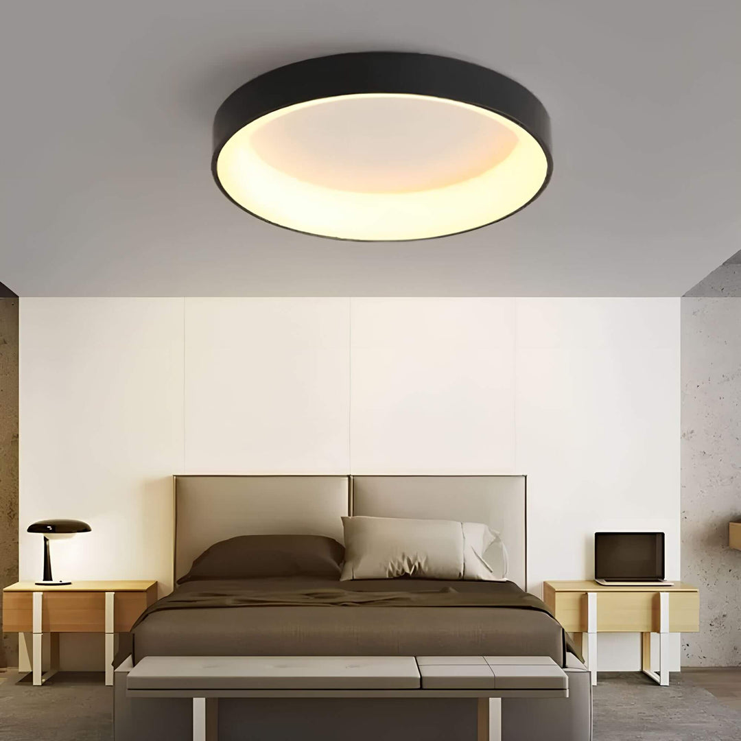 Élégant plafonnier LED scandinave, lumière dimmable. Luminaire design épuré pour intérieur moderne.