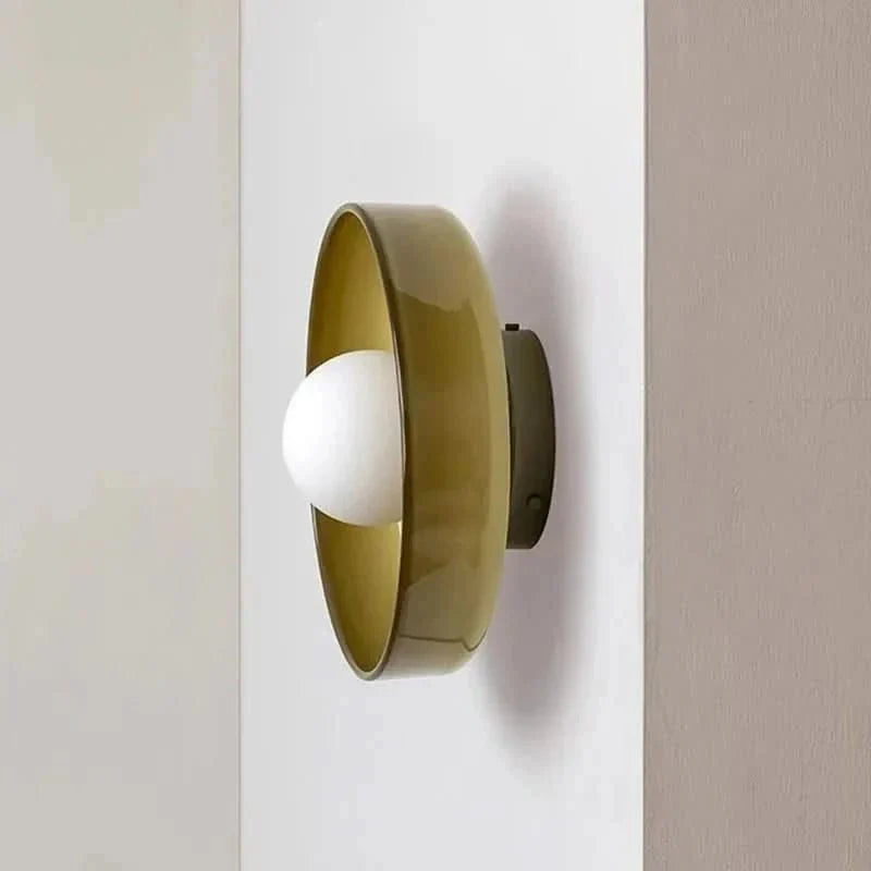Plafonnier LED élégant Glassglow. Éclairage design nordique en verre pour une décoration minimaliste et chic.