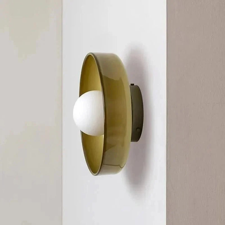 Plafonnier LED élégant Glassglow. Éclairage design nordique en verre pour une décoration minimaliste et chic.
