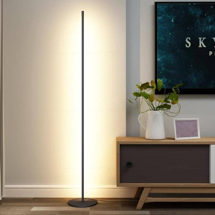 Lampe de travail LED ajustable, idéale pour un éclairage précis et confortable dans un bureau moderne.