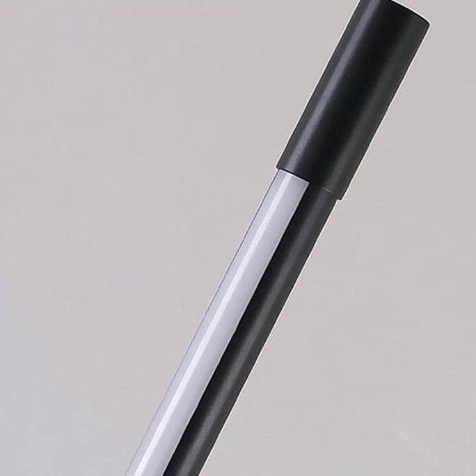 Élégante lampe de lecture LED sur pied, design contemporain pour éclairage intérieur de chambre.