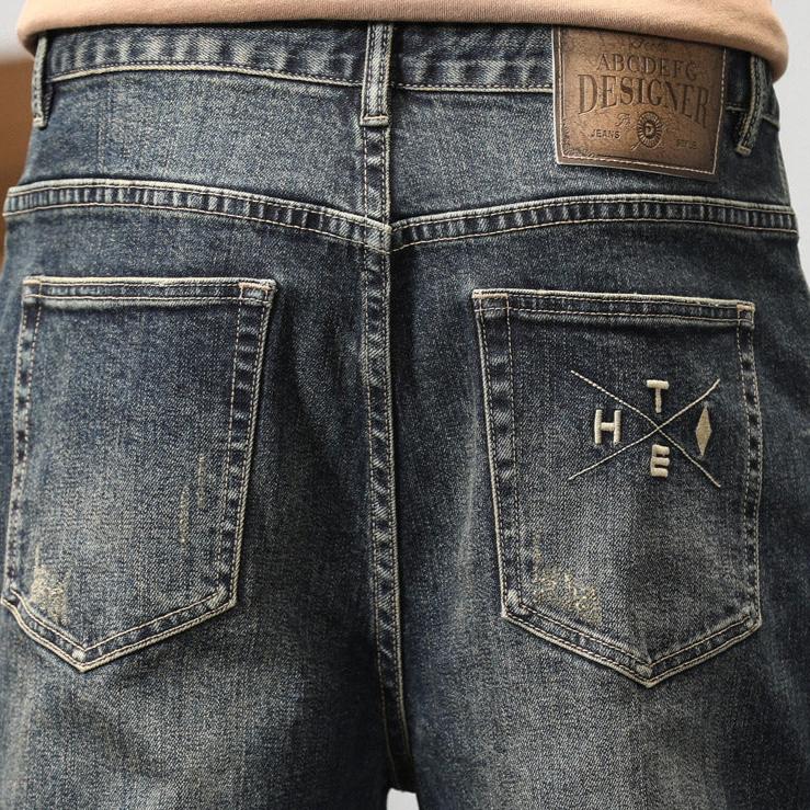 Pantalon homme confort optimal, style décontracté urbain bleu, idéal pour un look moderne et intemporel.