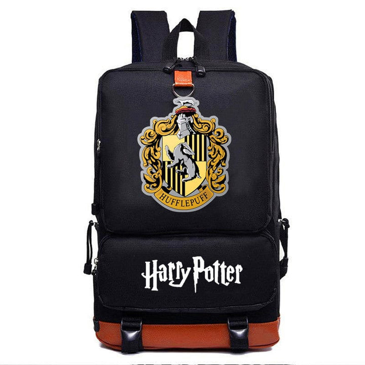Cartable Harry Potter sur fond thématique, évoquant la magie et l'univers Poudlard pour la rentrée.