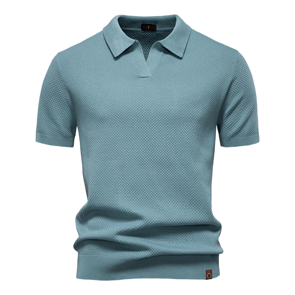 Chemise polo homme moderne et tendance, parfaite pour une mode masculine décontractée ou élégante.