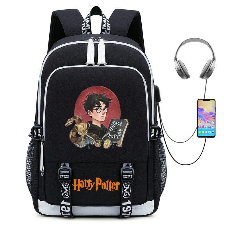 Accessoire scolaire enfant: cartable fantastique, motifs magie, parfait pour la rentrée des classes.