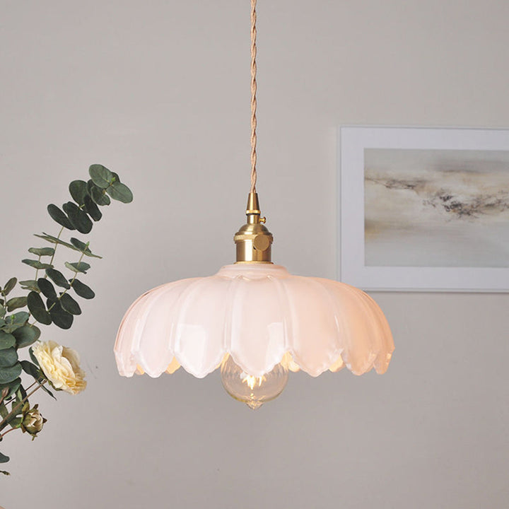 Suspension vintage florale, parfaite pour salon, salle à manger ou entrée élégante.