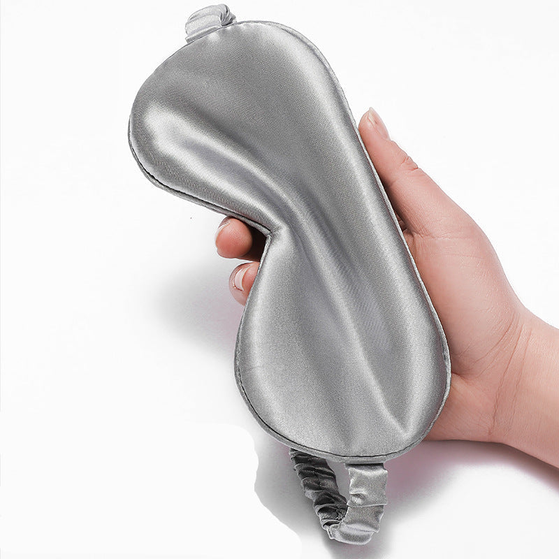 Masque de sommeil en pure soie, unisexe, pour un confort luxueux et un repos complet.