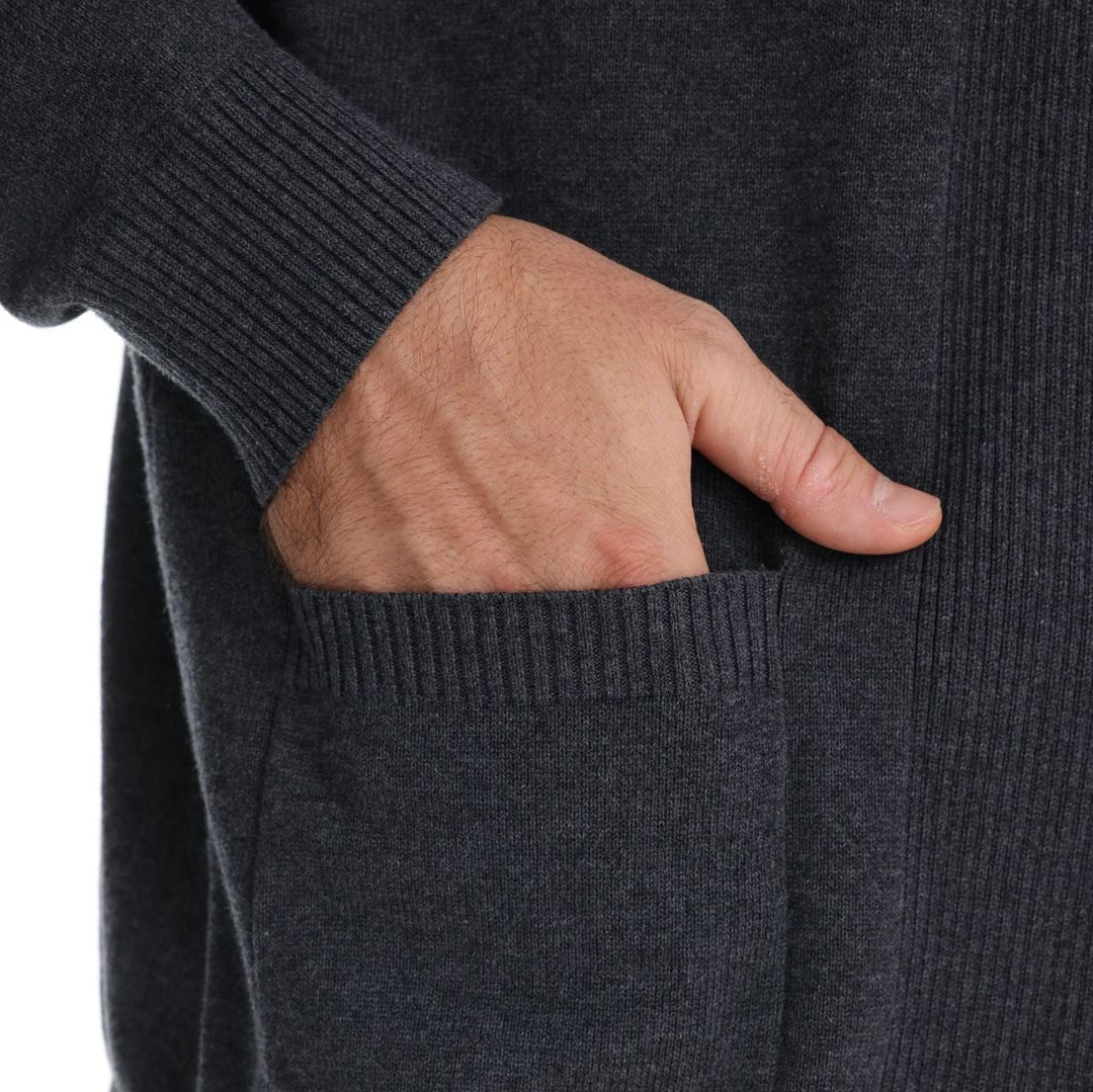 Cardigan homme ouvert anthracite, coupe élégante, parfait pour superposer en hiver et rester stylé au quotidien.