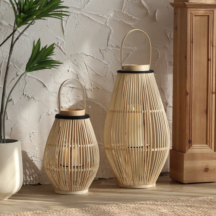 Lampe sur pied lanterne en bambou, design naturel scandinave, offre un éclairage d'ambiance chaleureux et moderne.