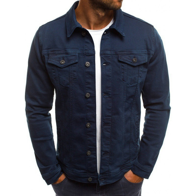 Blouson en jean homme pour printemps et automne, look intemporel et décontracté. Le classique de la mode.