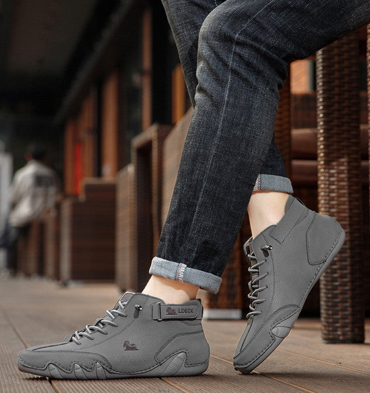 Chaussures pour hommes, orthopédiques, avec semelle confort pour un bien-être durable.
