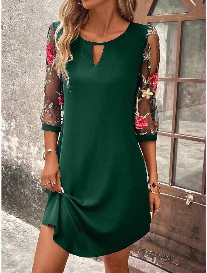 Robe de soirée femme longue, élégante et cintrée, parfaite pour cocktail, mariage ou événement formel. Chic et moderne.