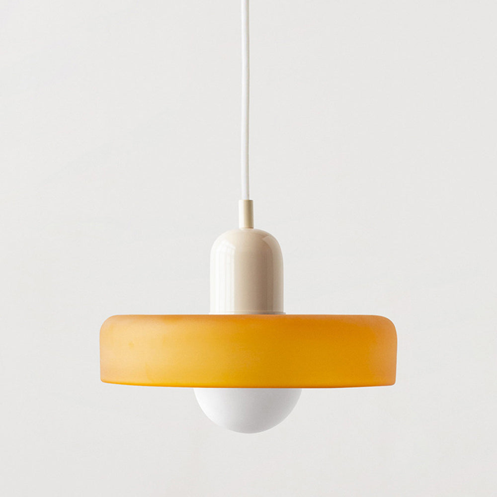 Suspension ColorLoop, lampe Bauhaus artistique, verre coloré, lumière chaude, idéale pour salon.