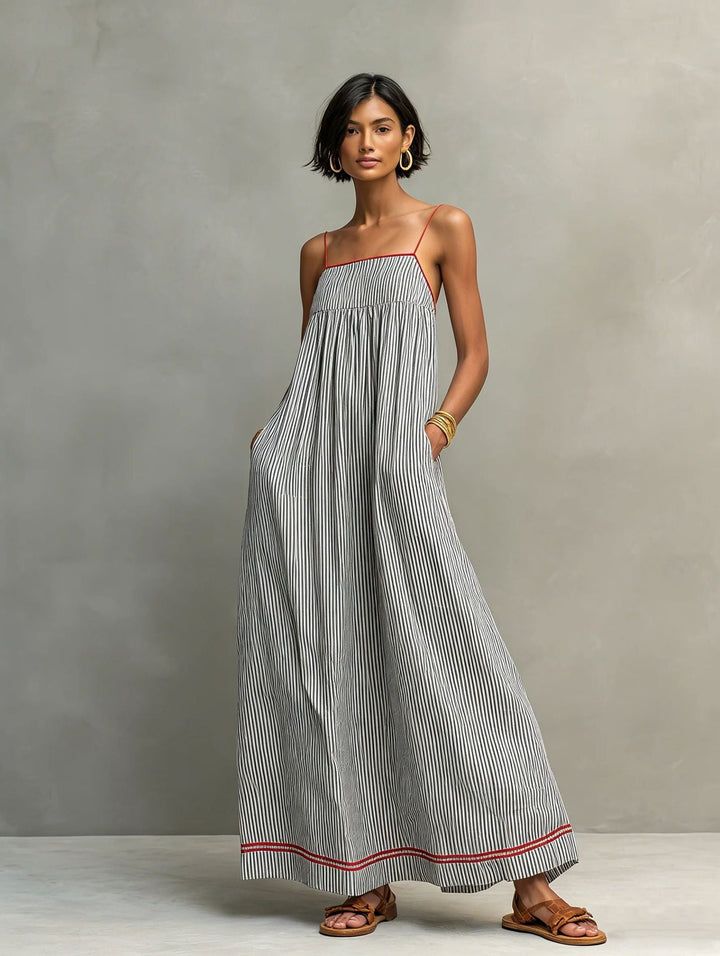 Robe fluide femme élégante et légère à rayures. Longue et confortable, avec bretelles spaghetti, parfaite pour l'été.
