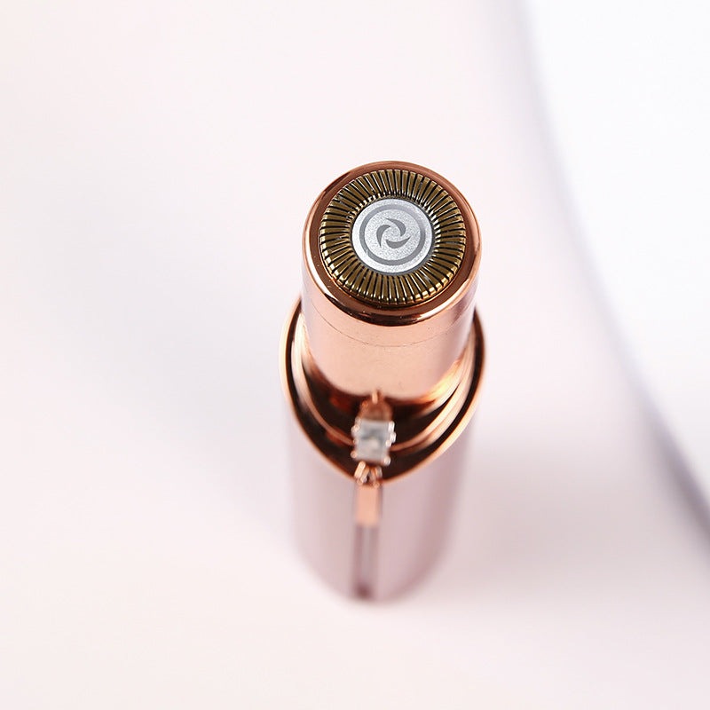 Épilateur doux pour le visage, idéal peaux sensibles, portable pour une beauté impeccable.