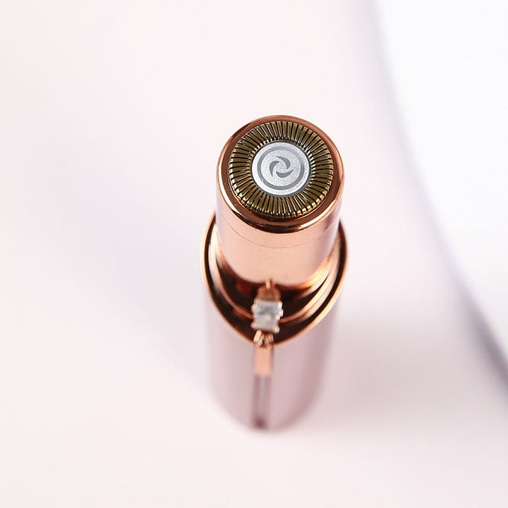 Épilateur doux pour le visage, idéal peaux sensibles, portable pour une beauté impeccable.