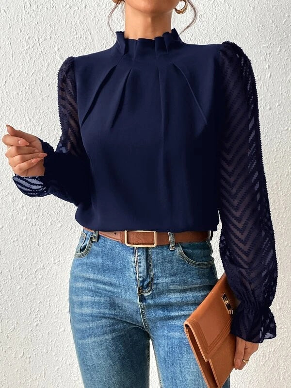 Blouse femme Sophie respirante, motif abstrait. Idéale pour tenue de travail confortable ou loisirs raffinés.