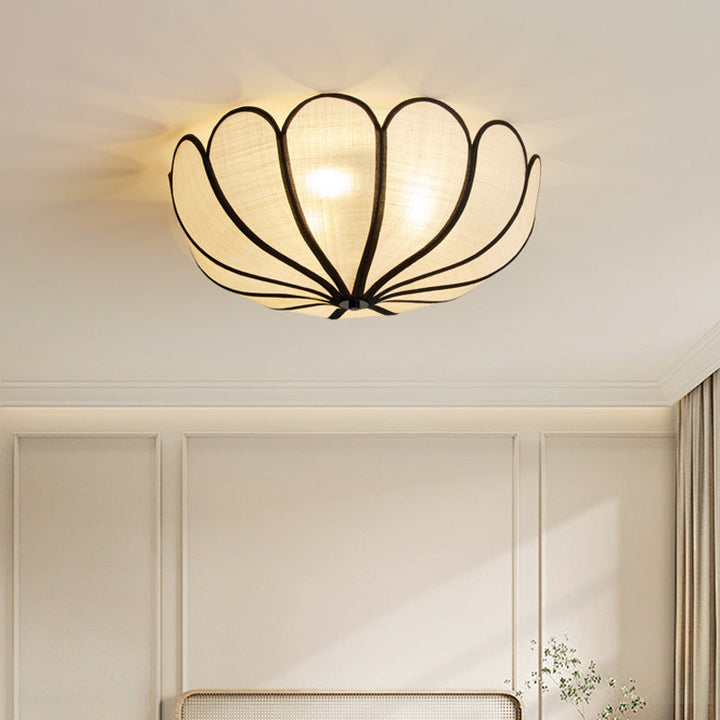 Lampe de plafond antique fleurie en rotin, style français vintage pour salon ou chambre.