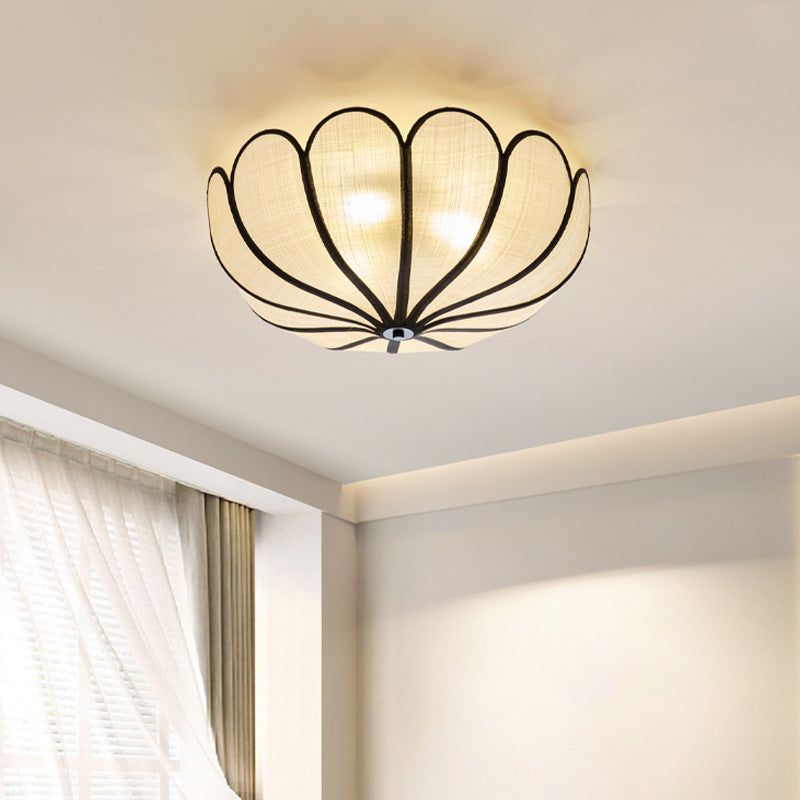 Luminaire plafond décoratif fleuri antique, design français élégant pour éclairage chambre/salon.