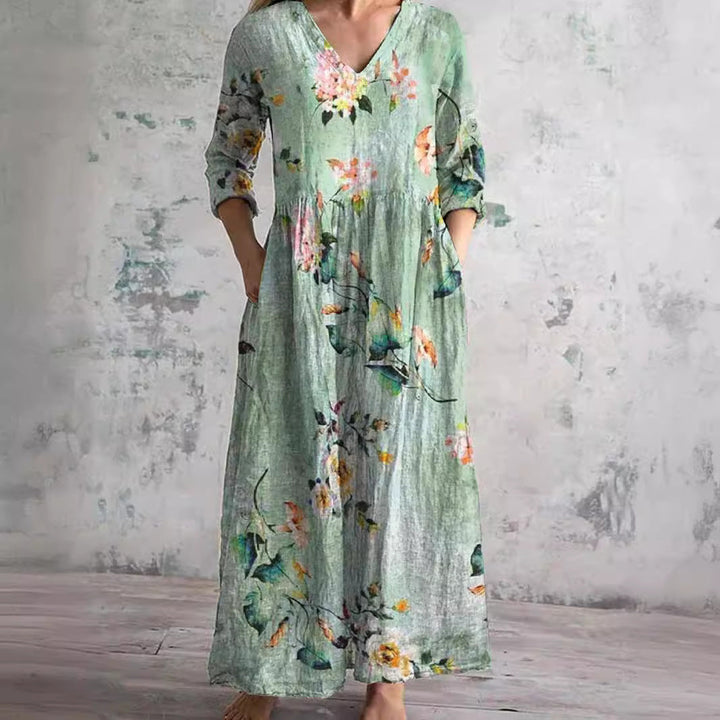 Robe maxi fleurie estivale pour femme, encolure V. Confortable et légère, parfaite pour la mode féminine bohème.