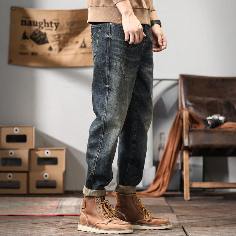 Pantalon homme polyvalent et confortable, style urbain intemporel pour un look moderne au quotidien.