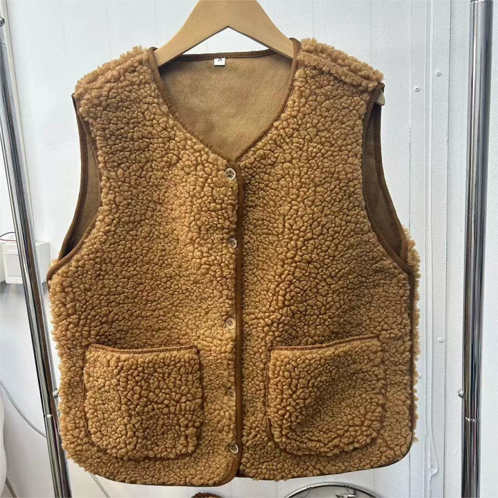 Gilet femme décontracté col V avec boutonnage, poches pratiques, idéal pour mode féminine automne-hiver.