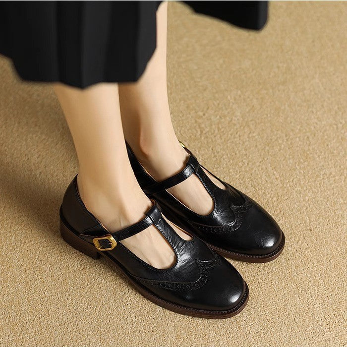 Chaussures pour femmes Mary Jane rétro avec talon carré, conçues pour le confort et pieds larges.