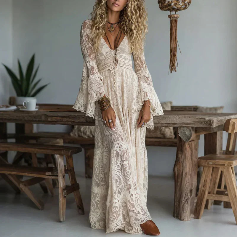 Robe longue élégante en dentelle pour femme, coupe vintage à manches évasées, parfaite pour une soirée ou un événement chic.