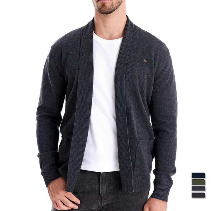 Cardigan homme ouvert beige, porté avec t-shirt, créant un look décontracté et élégant pour le quotidien stylé.