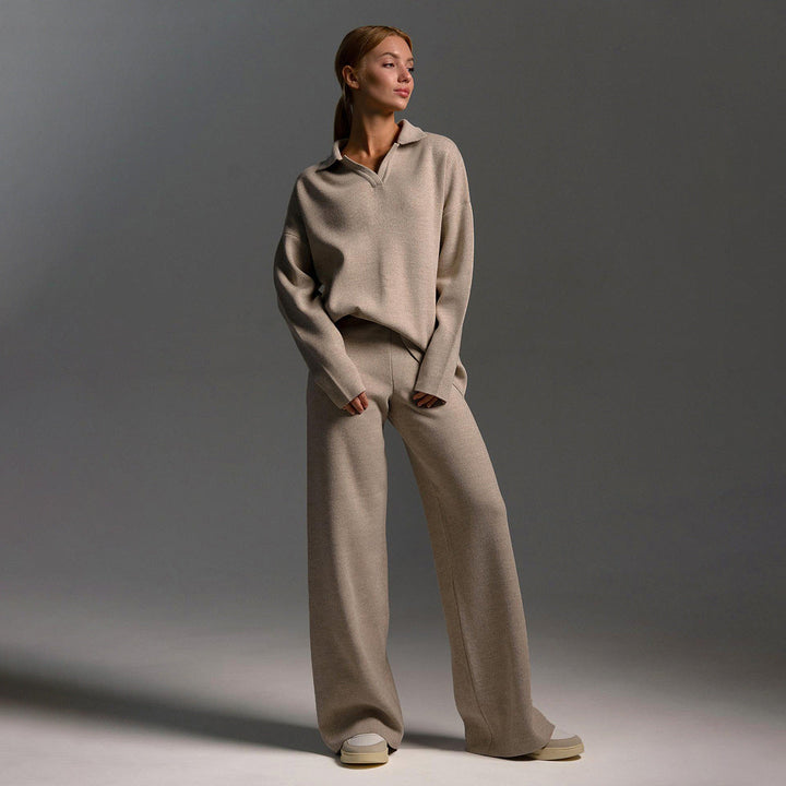 Ensemble pull polo femme et pantalon large. Tenue décontractée chic pour confort élégant.