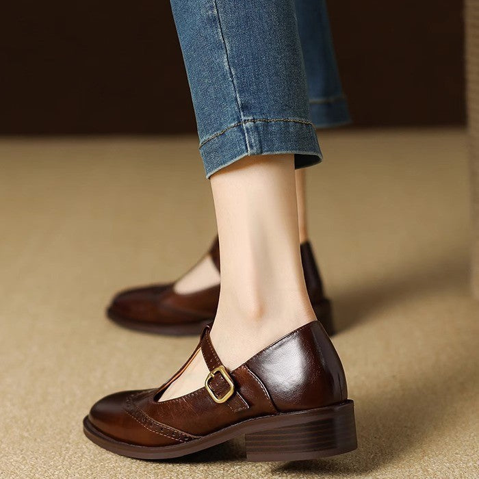 Élégantes chaussures Mary Jane femme, talon bloc confortable, parfaites pour un style intemporel.