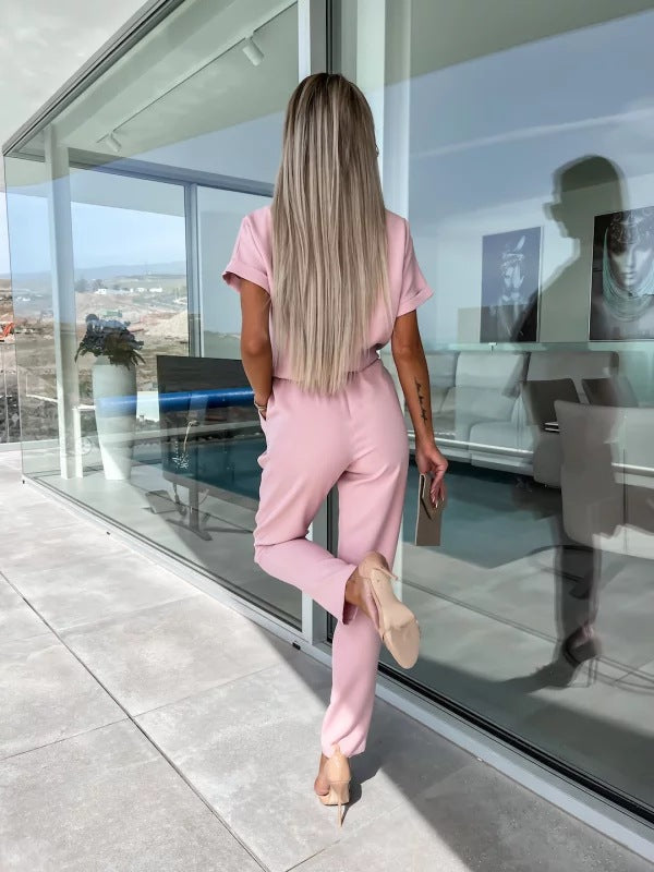 Combinaison femme été : tenue respirante à manches courtes, élégante et confortable pour toute occasion.