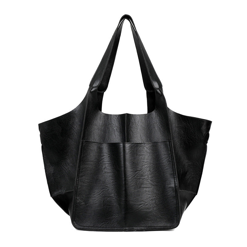 Sac bandoulière moderne et polyvalent en cuir vegan, accessoire femme élégant et éthique pour un look parfait.