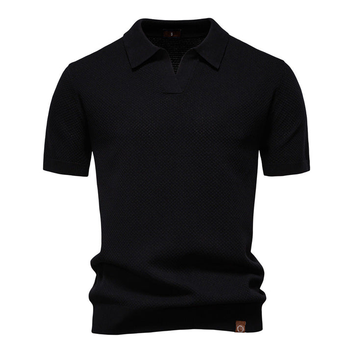 Chemise polo homme, coupe moderne et structurée. Un haut élégant pour toute tenue masculine tendance.