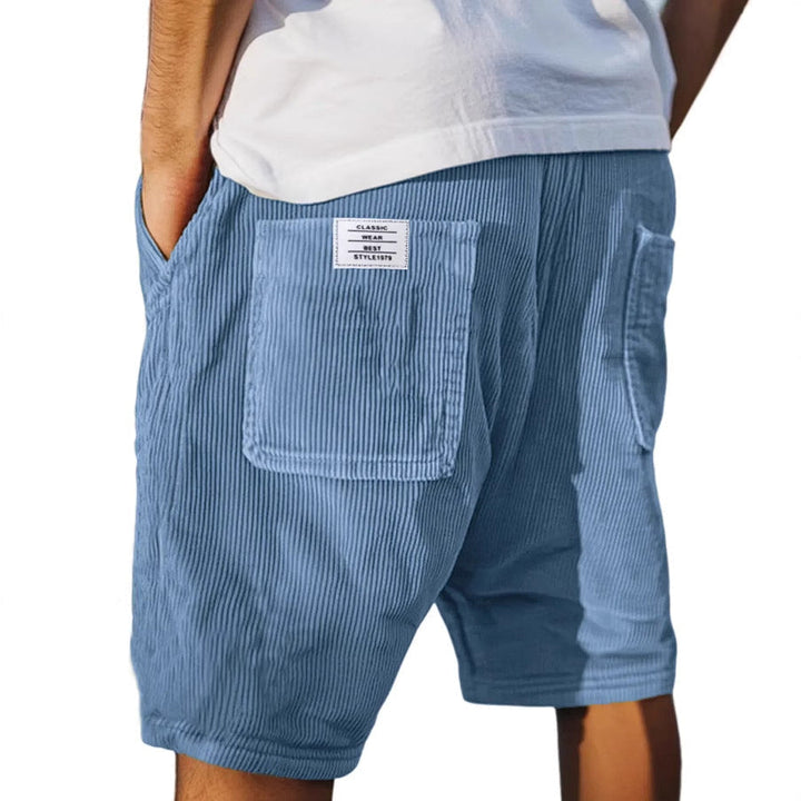 Élégant short en velours pour femme, pantalon court moderne et très confortable. Parfait pour un look d'été chic.