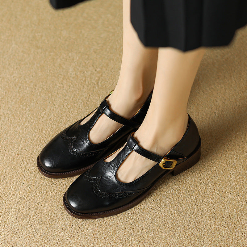 Mary Jane femme au style intemporel, confortables pour les pieds larges, avec talon bloc élégant.